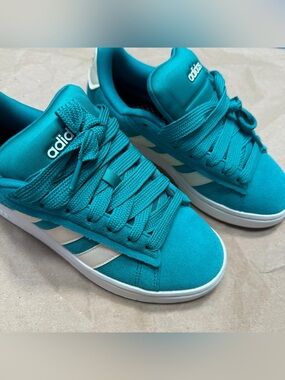 Adidas JQ3004 (US 7)